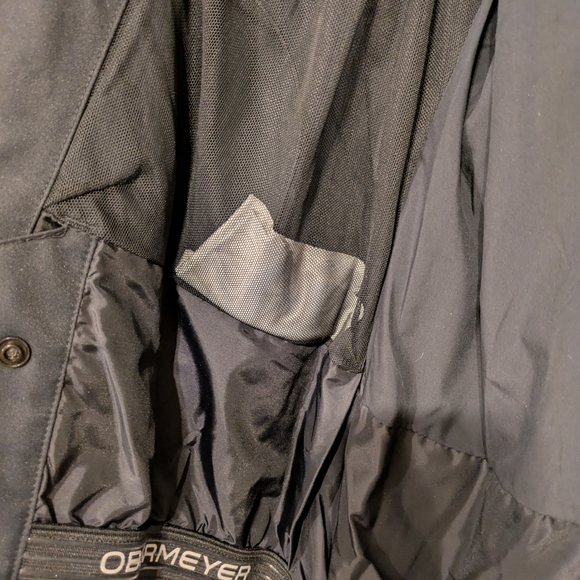 Obermeyer Women's Black Winter/Ski Jacket with Detachable Faux Fur Hood - Picture 8 of 16